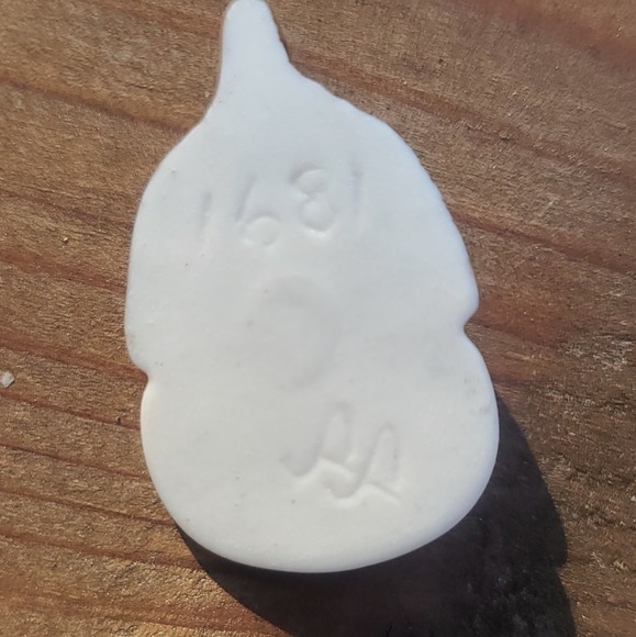 Gold plated Tut bust porcelain pendants - Picture 5 of 6